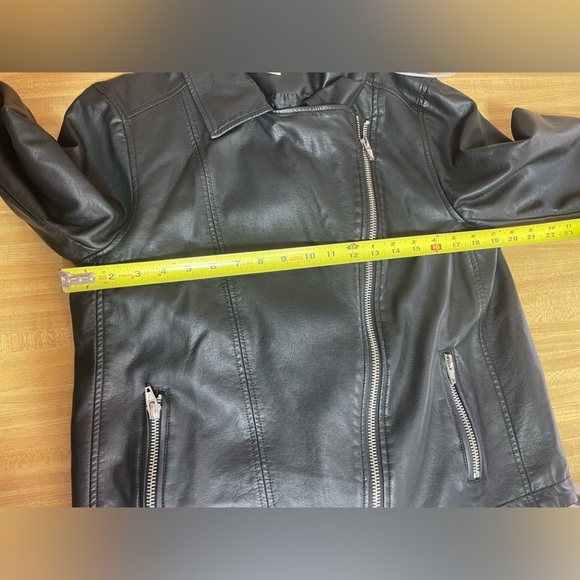 Skye’s the Limit Black long sleeve faux leather lined biker jacket women’s L - Picture 15 of 17